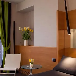 Otel Zone, Roma