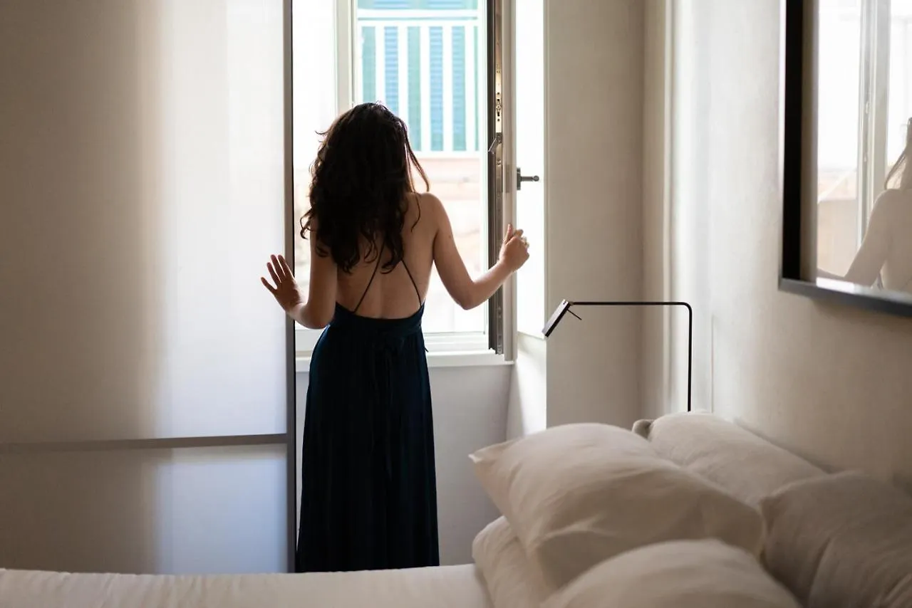 ****  רומא Hotel Scenario איטליה